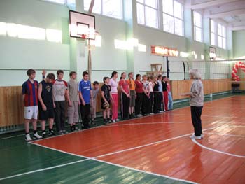 Урок физкультуры в 10 классе